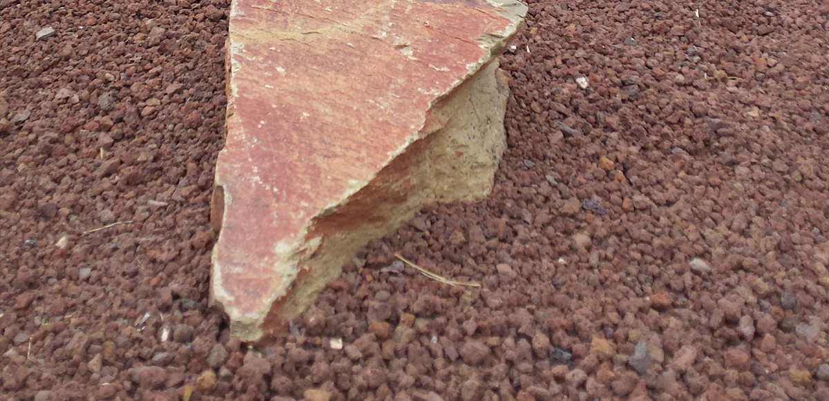 Roca Volcánica Roja Jbernardos