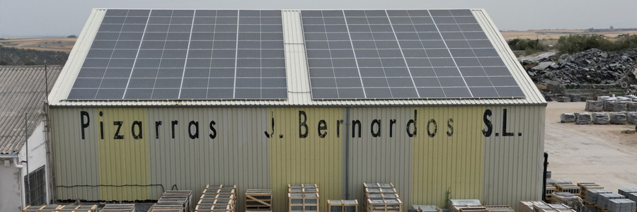 placas solares nave Naturpiedra en Bernardos