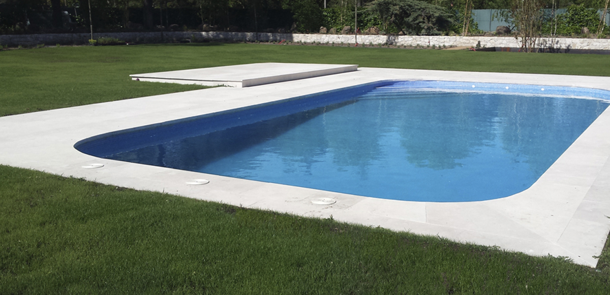 Coronación Piscina Travertino Jbernardos - naturpiedra JBERNARDOS